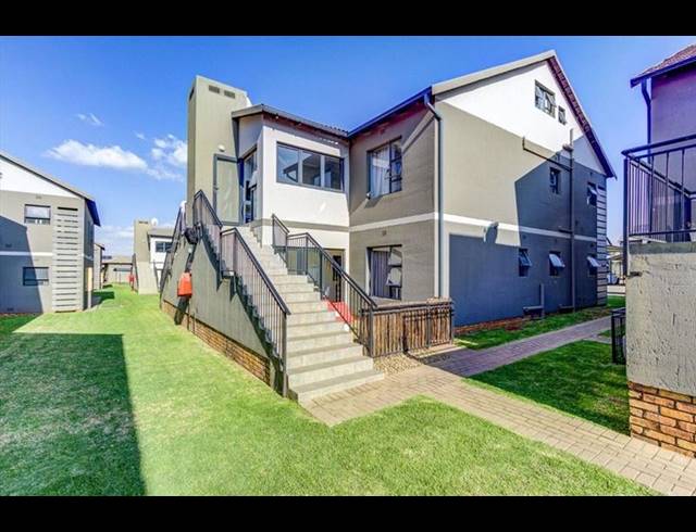2 BEDROOM TOWNHOUSE FOR SALE IN NORTON PARK